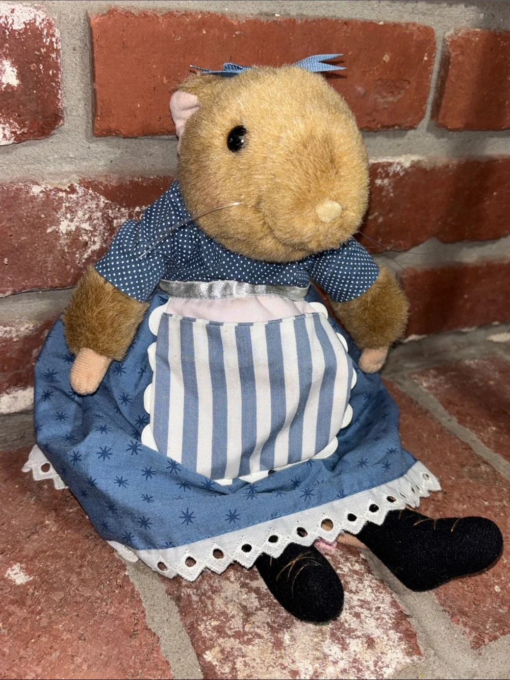 Hallmark 13” Vera the Mouse by Marjolein Bastin Plush Blue Dress w/Striped Apron
